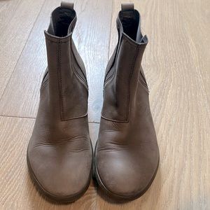Brown pull on boot. El Naturalista.